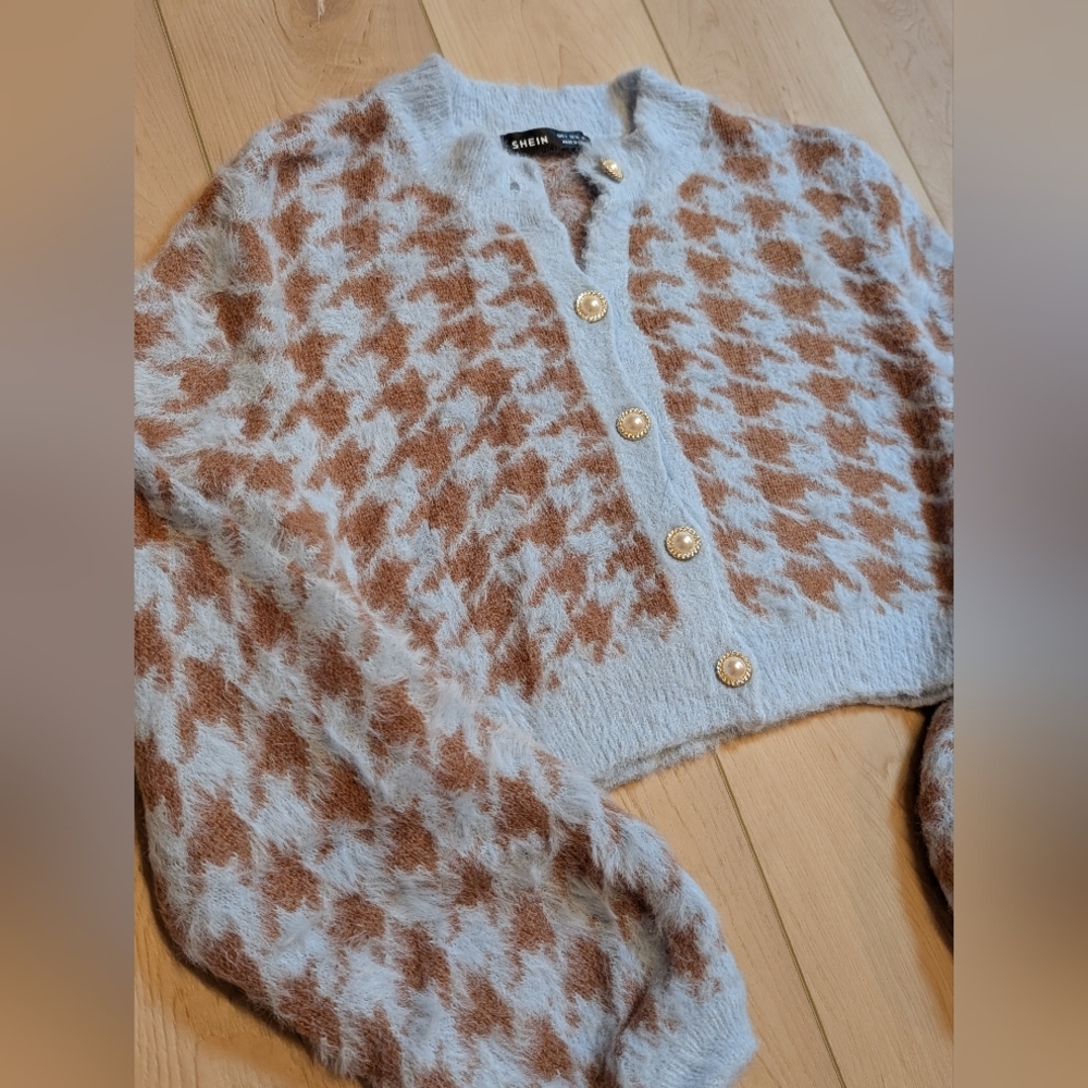 149.SHEIN Fuzzy Knit Cardigan‎ with Pearl Button - Picture 2 of 3